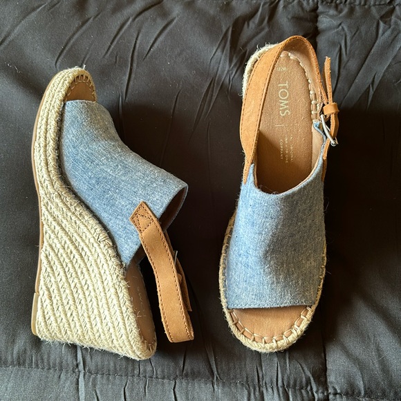 TOM’S WEDGE DENIM SANDALS -8 - Picture 2 of 6
